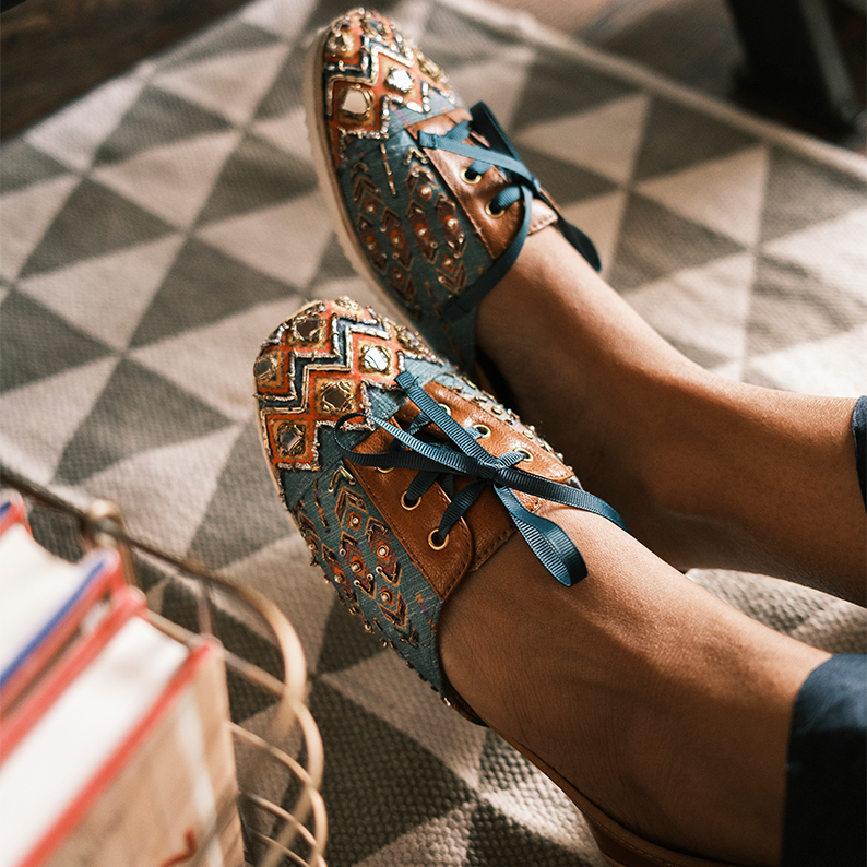 Sneakers That All the Cool Girls Are Wearing Right Now