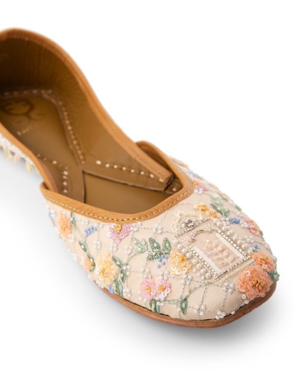 Floral Shower : Juttis