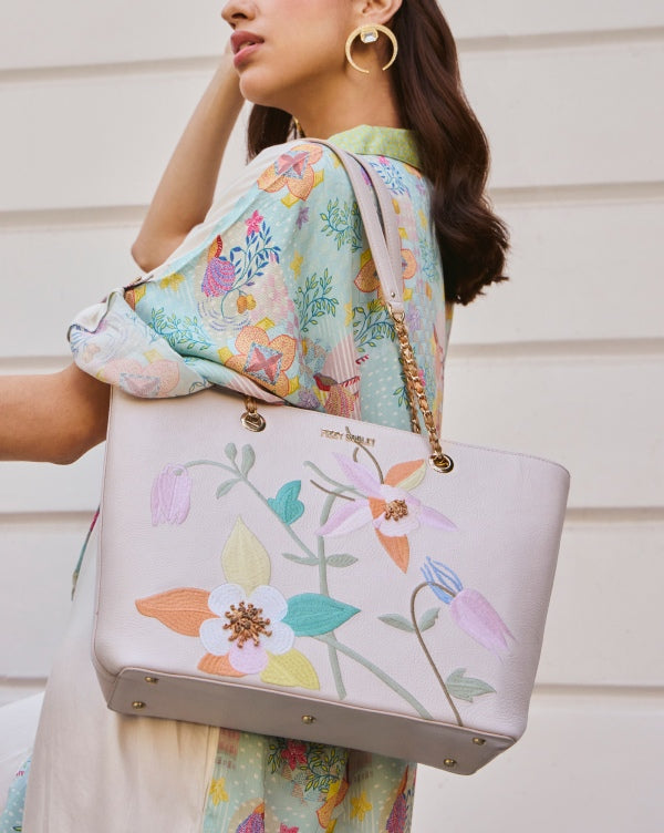 Oatmilk Swirl : Tote Bag