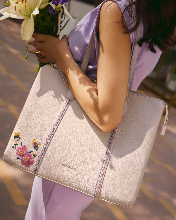 Soft Serve : Tote Bag