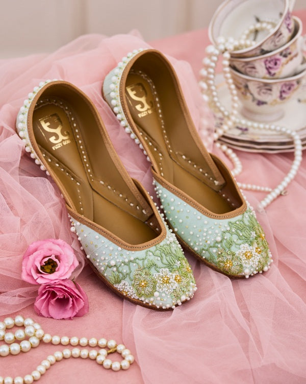 Balcony Breeze : Juttis