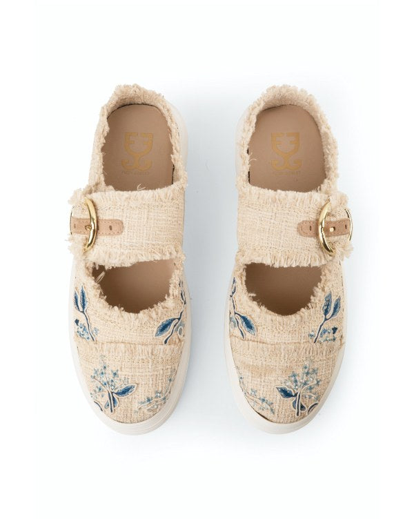 Cloudy Meadow : Closed Toe Sandals