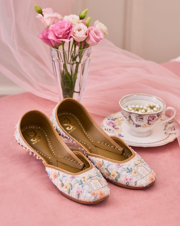 Floral Shower : Juttis