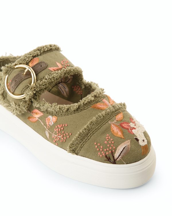 Olive Branch : Closed Toe Sandals