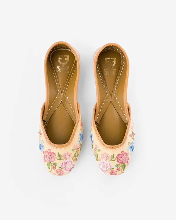 Pollen in Love : Juttis - Yellow - Handcrafted - Fizzy Goblet