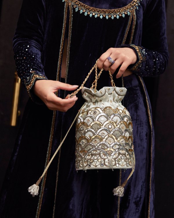 BINORI FASHIONS Rajasthani Style Royal Clutch Silk Batwa Bag Combo  Wristlets Ethnic Potli Combo For Women's Zari Work Potli Combo Bridal Potli  Combo (Auspicious Colors Pack of 15) : Amazon.in: Fashion