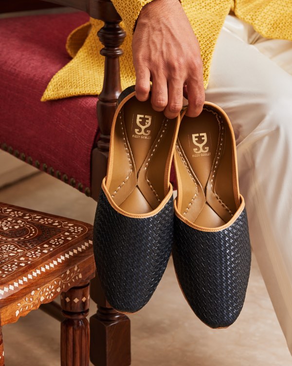 Buy Voyager Black Juttis for Men - Fizzy Goblet