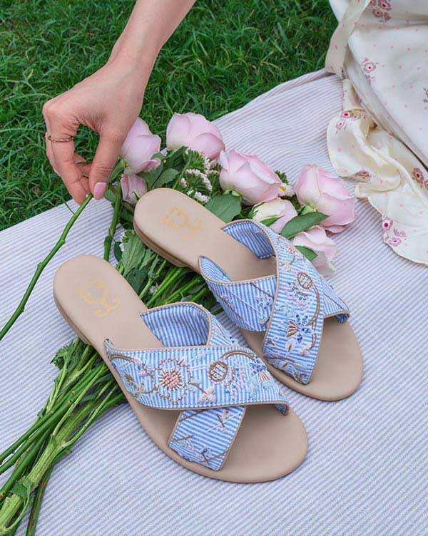 Stripe a Pose : Criss Cross Sliders