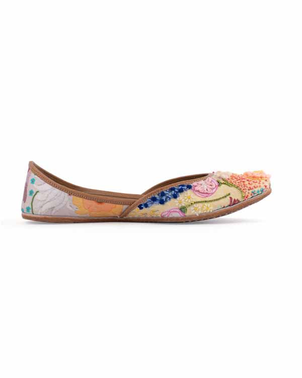 Bee Mine : Juttis - Payal Singhal X Fizzy Goblet