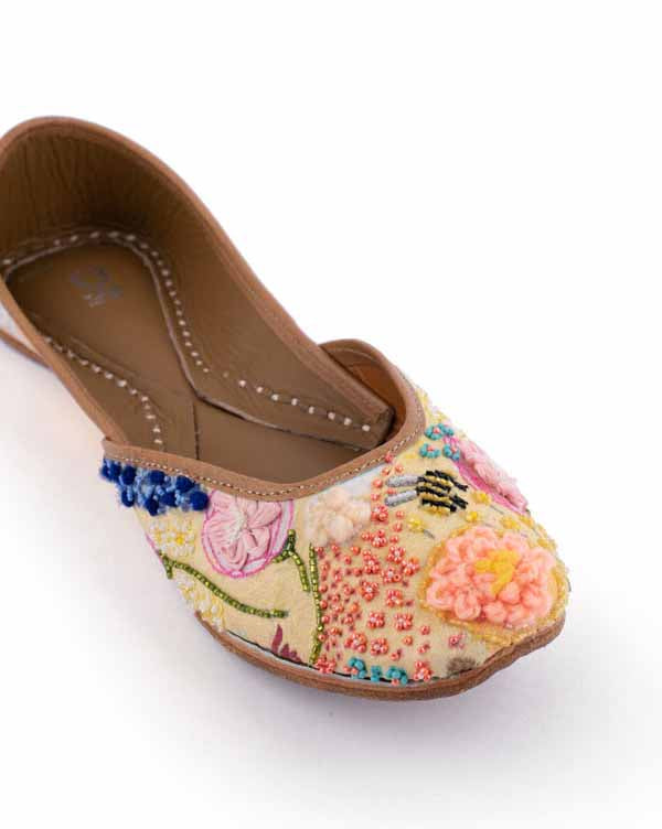 Bee Mine : Juttis - Payal Singhal X Fizzy Goblet