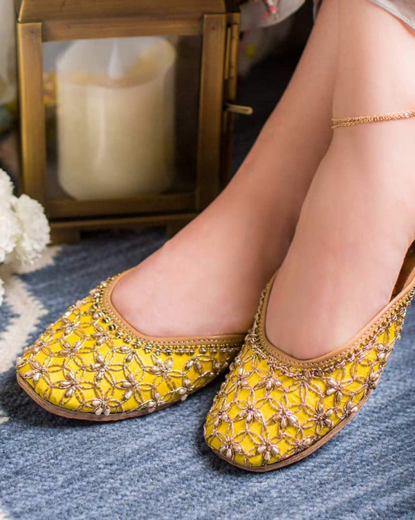 Happy Go Lucky : Juttis - Yellow & Pink Juttis - Fizzy Goblet