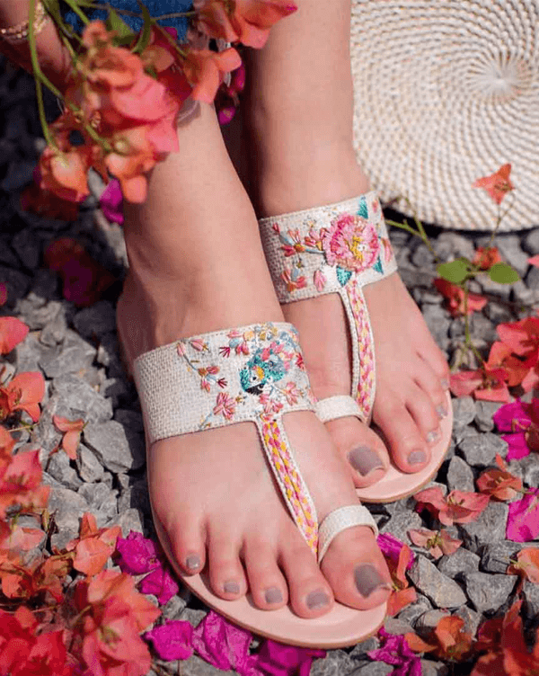 Kolhapuri chappal hot sale for womens online