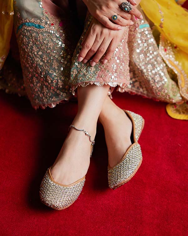 Royal Khwaab Men's Wedding Juttis/Punjabi Jutti & Sherwani Juti, Pure  Traditional & Stylish Ethnic Mojaris/Wedding Shoes 100% Comfortable &  Handcrafted RK-J1(B1)-6 : Amazon.in: Shoes & Handbags
