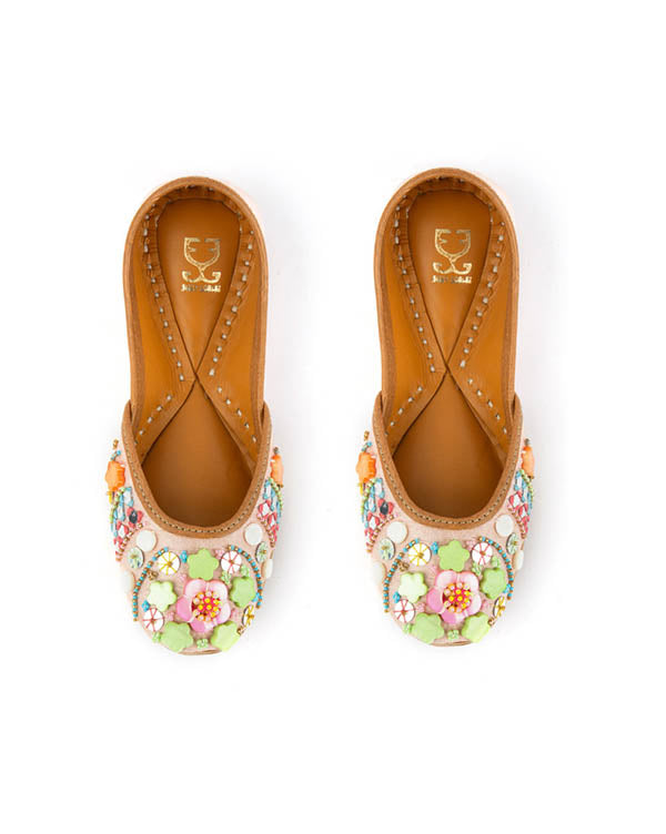 KIDS Meet Cute : Juttis
