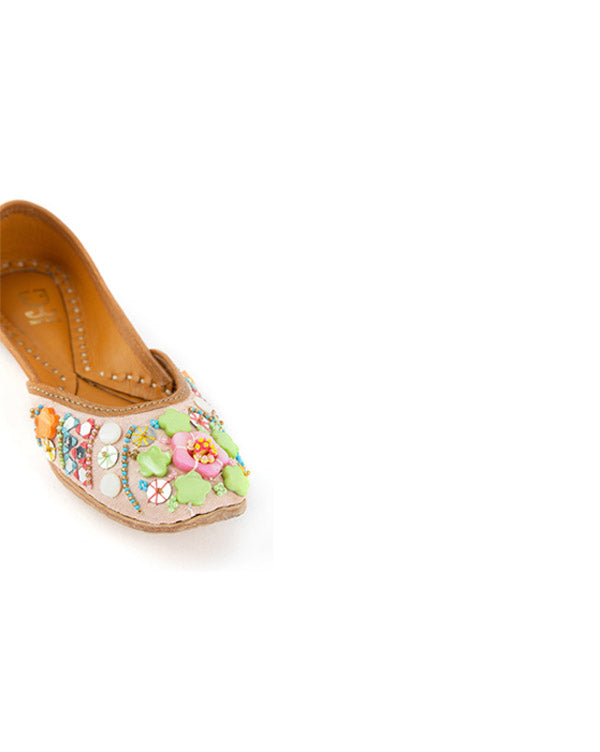 KIDS Meet Cute : Juttis