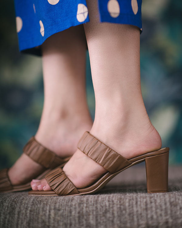 What to Wear With Brown Heels