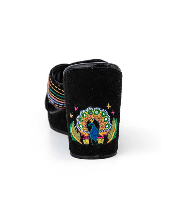 Peacock Paradise : Criss Cross Wedge