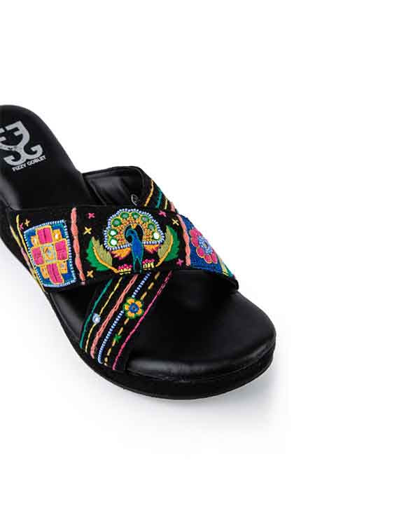 Peacock Paradise : Criss Cross Wedge
